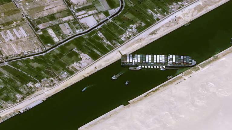 Παγκόσμιο μπλακ άουτ με το πλοίο-γίγας που &quot;σφήνωσε&quot; στο Σουέζ - Ζημιές 10 δισ. δολάρια την ημέρα [εικόνες - βίντεο]