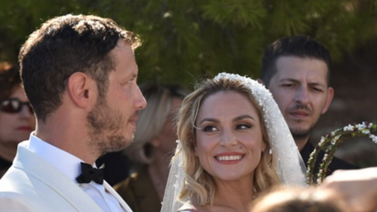 Ελεονώρα Ζουγανέλη: Σήμερα γάμος έγινε - Τον πρόδωσαν οι καλεσμένοι