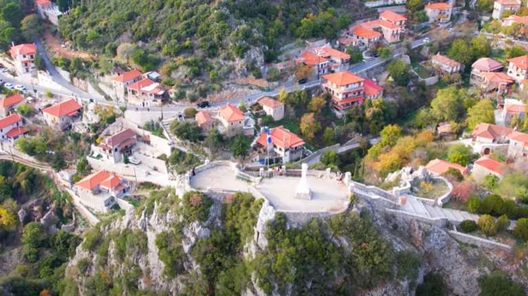 Στεμνίτσα: Το πανέμορφο ιστορικό χωριό που αποτέλεσε την πρώτη άτυπη πρωτεύουσα της επαναστατημένης Ελλάδας [βίντεο drone]