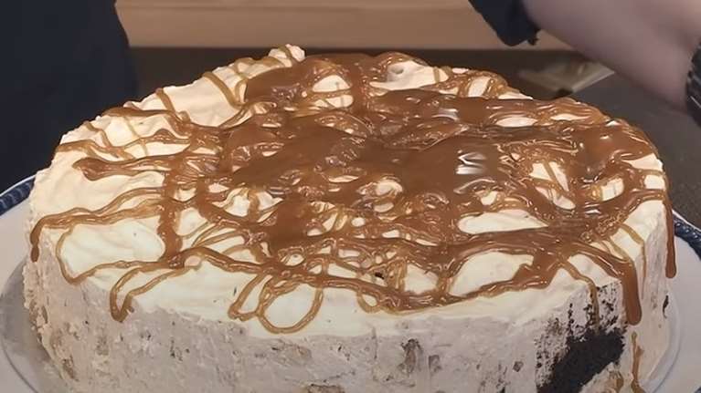 Απίθανο γιαουρτογλυκό με μπισκότα, έτοιμο σε 5 λεπτά - Ταιριάζει σε κάθε περίσταση