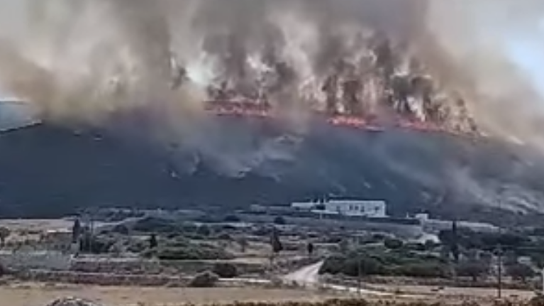 Καλύτερη η εικόνα της μεγάλης φωτιάς στην Πάρο: Υπάρχουν ακόμη διάσπαρτες εστίες - Ενισχύονται οι δυνάμεις πυρόσβεσης από Σάμο, Νάξο και Αθήνα