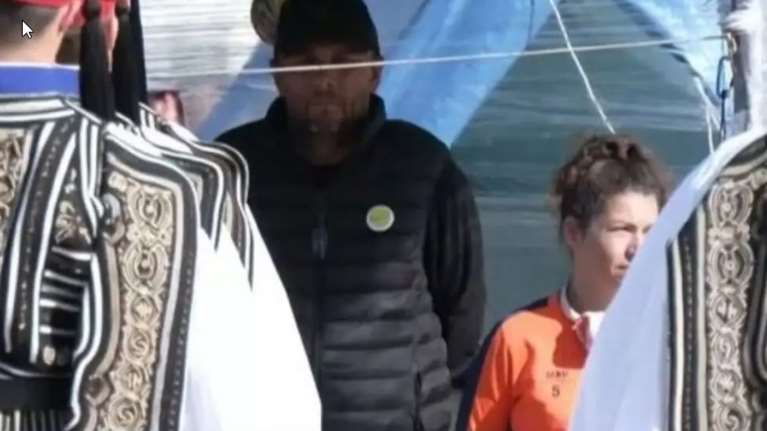 Ο Πάνος Ρούτσι στάθηκε όρθιος μπροστά στους εύζωνες στην 21η ημέρα απεργίας πείνας