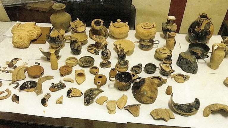 Κύκλωμα αρχαιοκαπηλείας: Στο κόλπο και υπάλληλος Εφορείας Αρχαιοτήτων - Τα συνθηματικά και τα &quot;ψαχτήρια&quot;