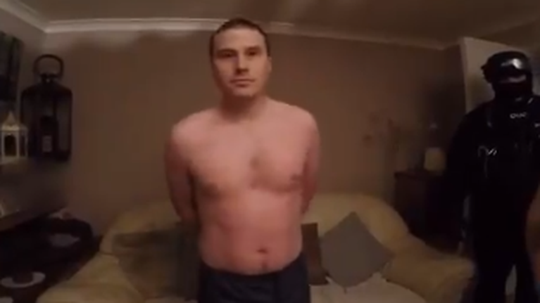 Σοκ στη Βρετανία: Αυτός είναι ο 36χρονος με 96 σεξουαλικά εγκλήματα εναντίον ανήλικων αγοριών - Η στιγμή της σύλληψής του