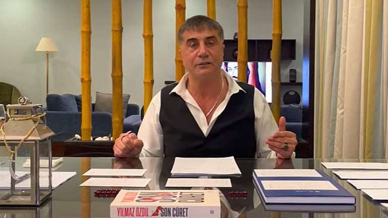 Ενας μαφιόζος αποκαλύπτει &quot;τις βρωμιές&quot; του κύκλου Ερντογάν και η Τουρκία κρέμεται από τα χείλη του