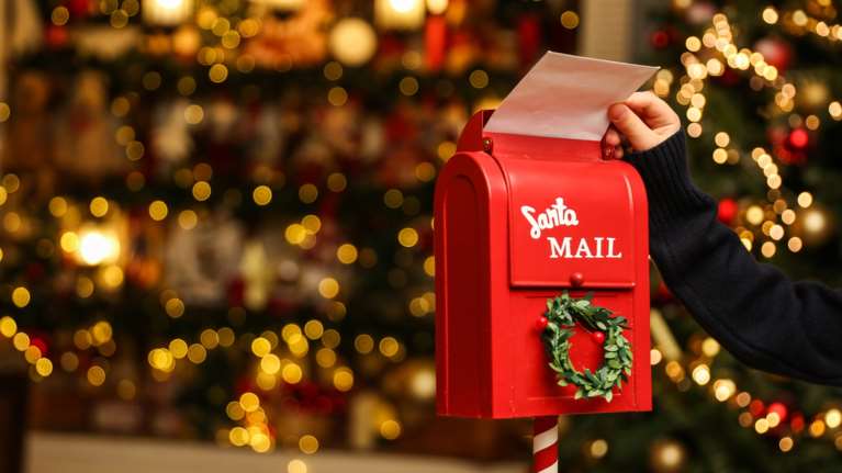 Τα κόκκινα γραμματοκιβώτια των ΕΛΤΑ περιμένουν και φέτος τα γράμματα στον &#39;Αη Βασίλη