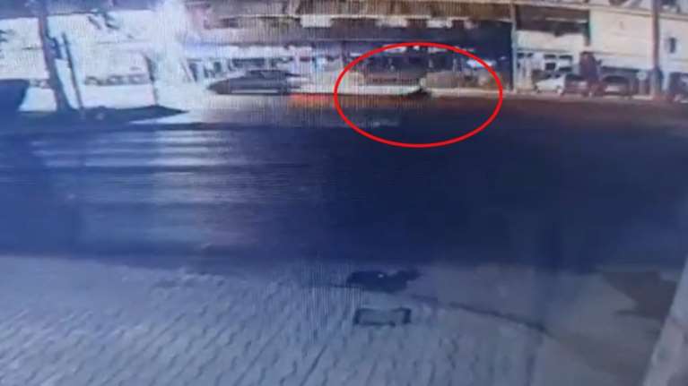 Βίντεο ντοκουμέντο με αυτοκίνητο να παρασέρνει 17χρονη στη Λεωφόρο Αθηνών - Ο οδηγός δεν σταμάτησε, την εγκατέλειψε