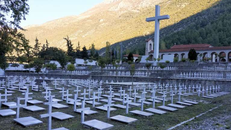 Κλεισούρα: Συγκινητική τελετή ενταφιασμού των οστών 32 Ελλήνων ηρώων του Έπους του &#39;40 [εικόνες]