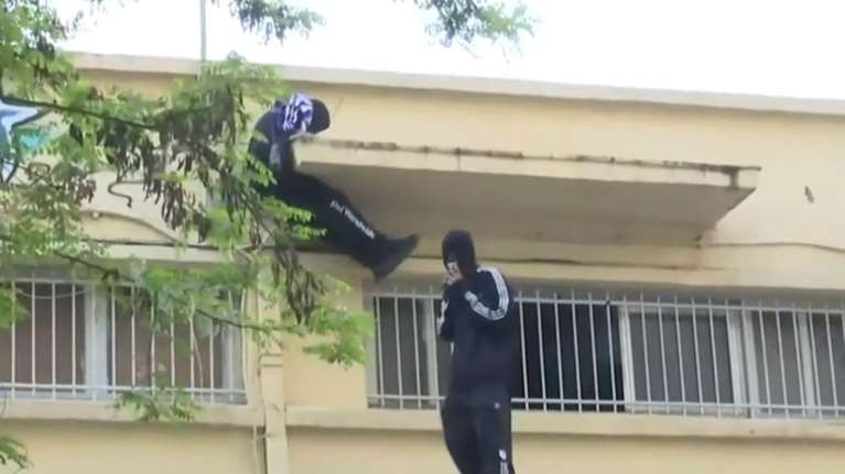 Θεσσαλονίκη: Στον εισαγγελέα οι δύο 21χρονοι παρκουρίστες – Οι κατηγορίες σε βάρος τους