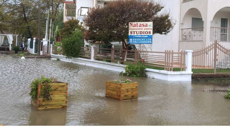 &quot;Μπάλλος&quot;: Επέλαση της κακοκαιρίας στη Βόρεια Ελλάδα - Μήνυμα του 112 σε Θεσσαλονίκη, Χαλκιδική και Βόλβη