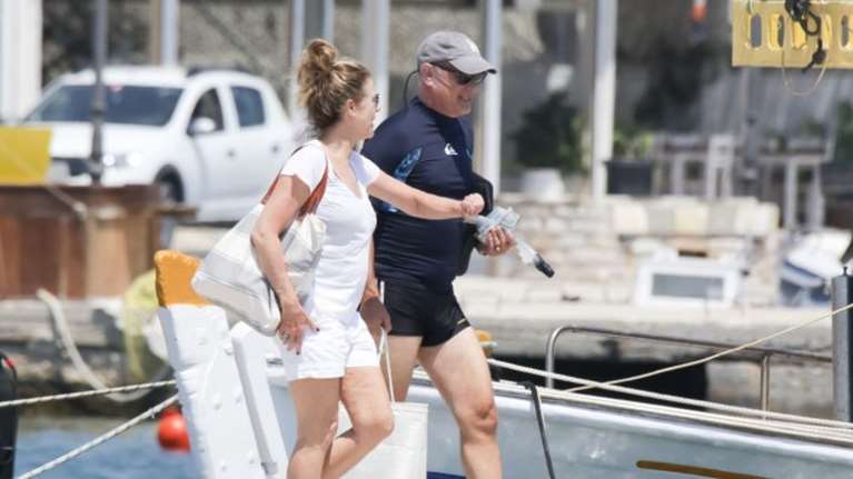 Tομ Χανκς - Ρίτα Γουίλσον: Οι βουτιές του ζευγαριού στην Αντίπαρο [εικόνες]