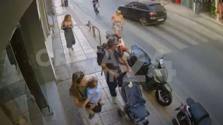 Κρήτη: Σοκαριστικό βίντεο - Οδηγός αυτοκινήτου χτύπησε μηχανάκι σε διάβαση και εγκατέλειψε τον οδηγό