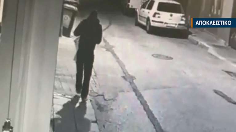 Διαρρήκτης γκαφατζής στην Κατερίνη: Έκλεψε κατάστημα και γύρισε να πάρει το... σφυρί που ξέχασε χωρίς τη μάσκα