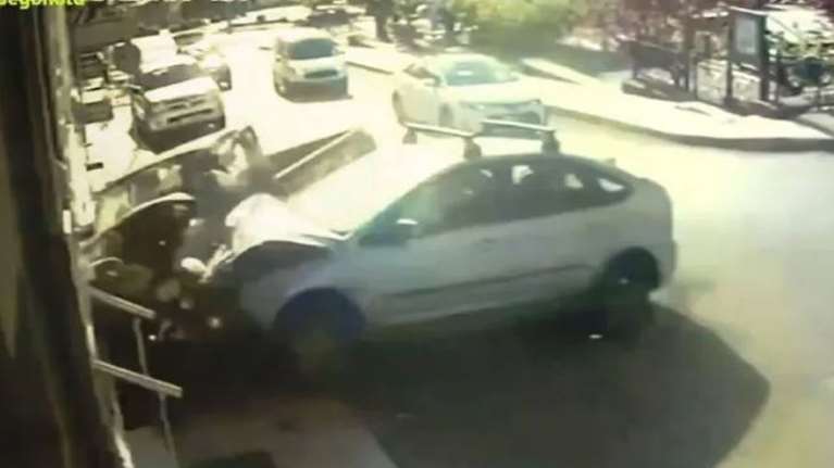 &quot;Ήταν σαν βόμβα, πάθαμε όλοι σοκ&quot;: Το απίστευτο βίντεο από το φονικό τροχαίο στο Λεβίδι