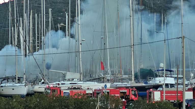 Καβάλα: Φωτιά σε σκάφη στη Νέα Πέραμο - Επιχειρούν έξι οχήματα της πυροσβεστικής