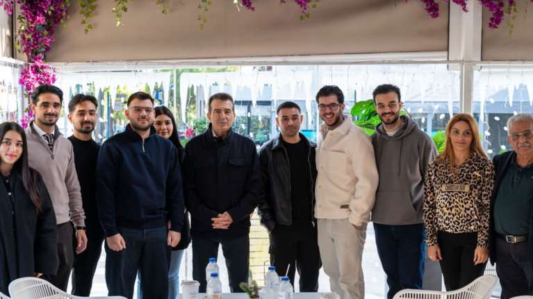 Συνάντηση Χρυσοχοΐδη με νέους Ρομά στην Αγ. Βαρβάρα: "Είστε το παράδειγμα που μπορεί να αλλάξει την κοινωνία"