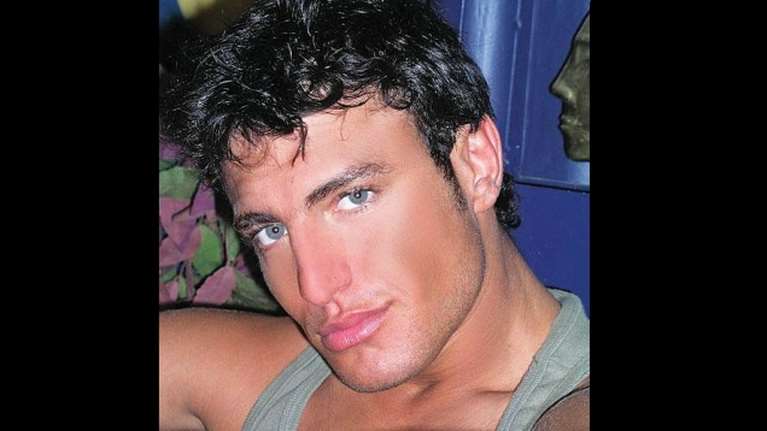 Σάκης Δαρίβας: Ο &quot;Mr International&quot;, οι απόπειρες αυτοκτονίας στη φυλακή και ο εφιάλτης με τον κορονοϊό