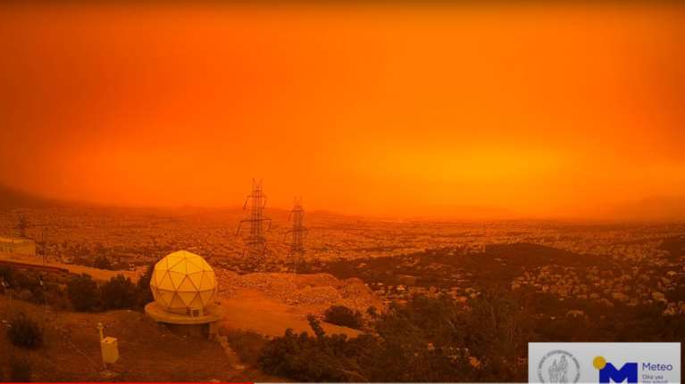 Minerva Red: Απόκοσμο timelapse βίντεο από την επέλαση της αφρικανικής σκόνης στην Αθήνα