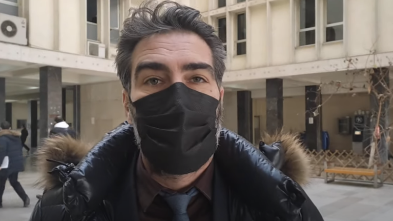 Βιασμός 24χρονης στη Θεσσαλονίκη: Ο ΣΥΡΙΖΑ διέγραψε τον δικηγόρο του 27χρονου, μετά την καταγγελία για &quot;victim blaming&quot;