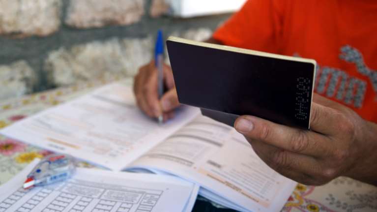 Από τους αρνητές εμβολίου στους αρνητές απογραφής: Η νέα μόδα των ψεκασμένων - Απίστευτες αναρτήσεις στο Τwitter