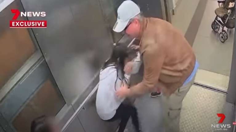 Συγκλονιστικό βίντεο: 54χρονος Αυστραλός &quot;στριμώχνει&quot; 13χρονη σε ασανσέρ - &quot;Έχω ακόμα εφιάλτες&quot; λέει το κοριτσάκι