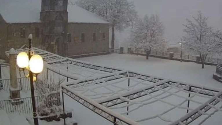 &quot;Βουτιά&quot; του υδράργυρου, βροχές και χιόνια στο μεγαλύτερο μέρος της χώρας - Σκεπάστηκε από χιόνι η Φλώρινα [εικόνες]