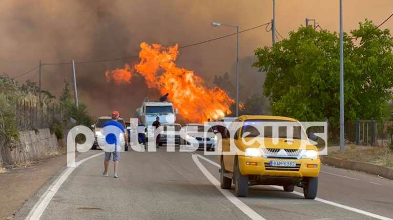 Φωτιά στην Ηλεία: "Πύρινη κόλαση" στο Λάλα - Καίγονται σπίτια και επιχειρήσεις [Εικόνες-Βίντεο]