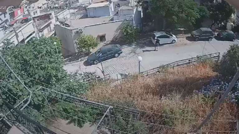 Χειροπέδες σε 4 Γεωργιανούς που λεηλατούσαν σπίτια σε Δάφνη και Ηλιούπολη- Ντοκουμέντα από τη δράση τους [βίντεο]