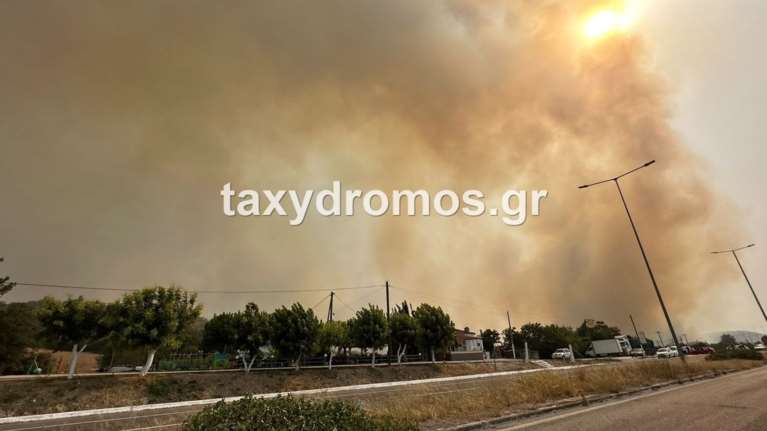 Φωτιά στη Μαγνησία: Επιχείρηση απεγκλωβισμού εργαζομένων σε εργοστάσιο στο Σέσκλο
