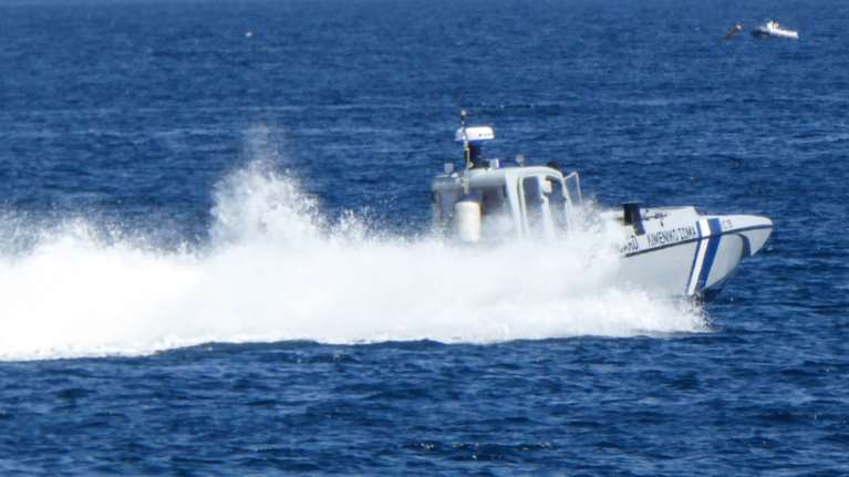 Αιματηρή καταδίωξη στη Χίο: Νεκρός μετανάστης - Χειροπέδες στον διακινητή