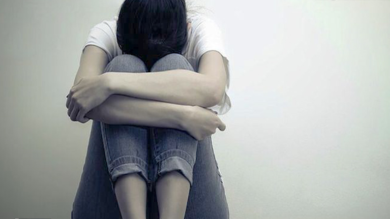 Σέρρες: 22χρονη καταγγέλλει τον επί χρόνια βιασμό της από τον πατέρα της - &quot;Οποτε έλεγα όχι, με έδερνε&quot;