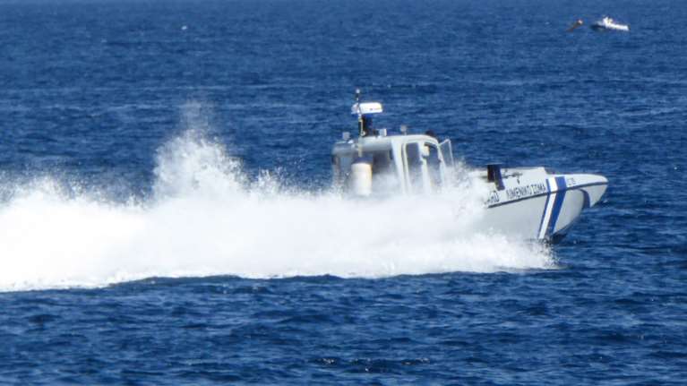 Σε εξέλιξη επιχείρηση διάσωσης 50 ατόμων στη Φαλκονέρα - Σπεύδουν παραπλέοντα σκάφη