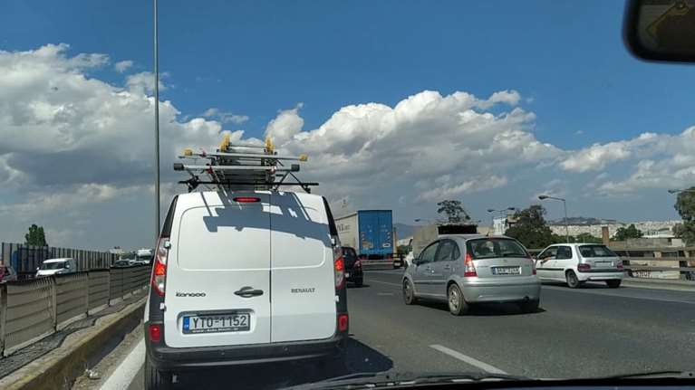 Καραμπόλα στην Αθηνών-Λαμίας - Ακινητοποιημένα οχήματα στο ύψος του Αγίου Στεφάνου