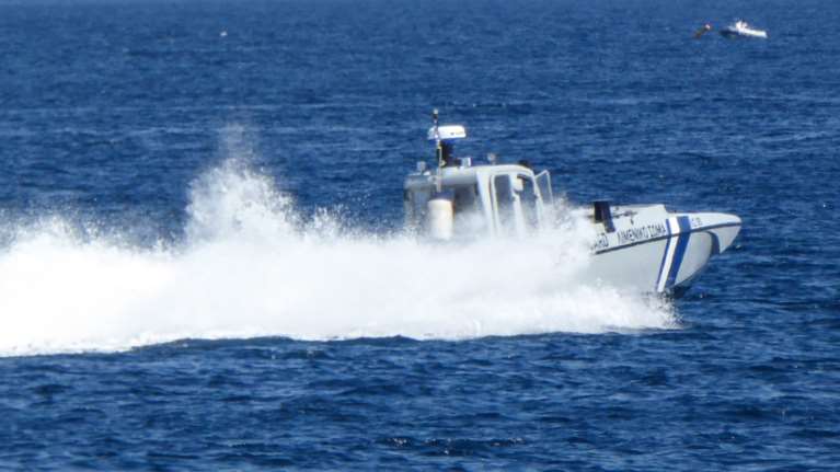 Αγνοείται 22χρονος κολυμβητής στο Πόρτο Ράφτη - Έρευνες πραγματοποιεί το λιμενικό