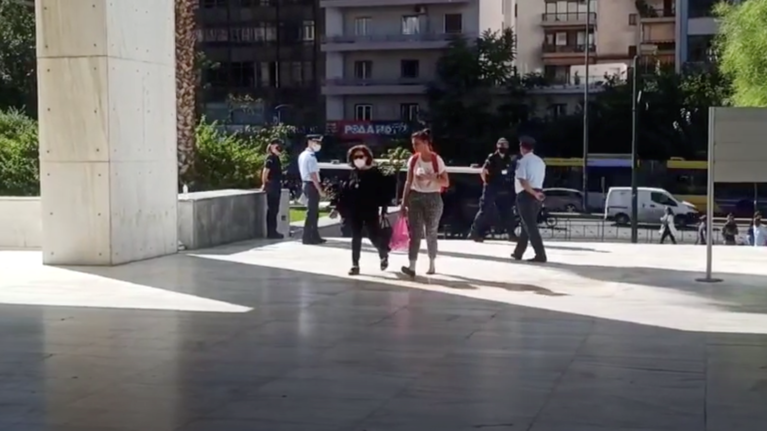 Δίκη Χρυσής Αυγής: Η στιγμή της άφιξης της Μάγδας Φύσσα στο Εφετείο