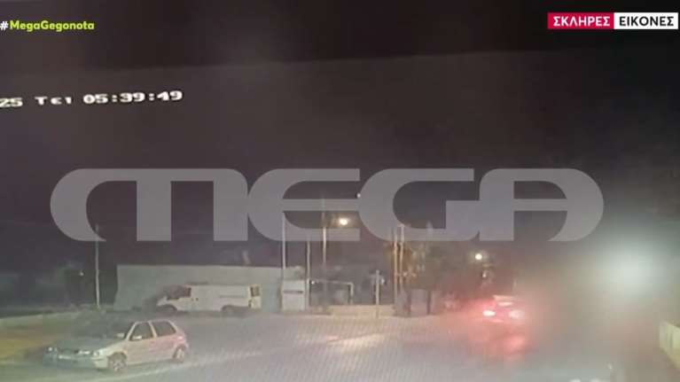 Αρτέμιδα: Σοκάρει το βίντεο από την παράσυρση του 74χρονου - Το ΙΧ του αστυνομικού τον εκσφενδόνισε μέτρα μακριά