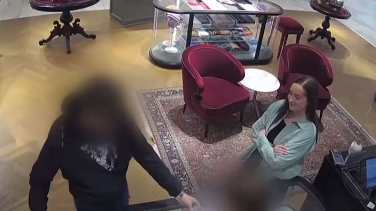 Σάλος στη Βρετανία: Δασκάλα κακοποίησε δύο 15χρονους μαθητές της- Έμεινε έγκυος από τον έναν - Ξέσπασε σε λυγμούς με την ποινή της