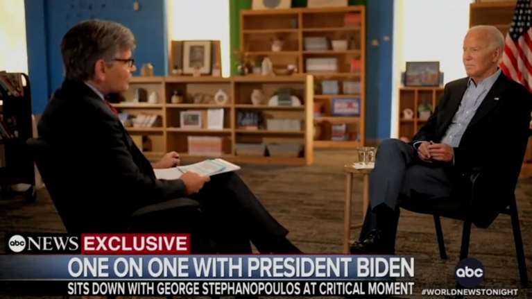 ΗΠΑ: Ο Τζορτζ Στεφανόπουλος απάντησε σε περαστικό στον δρόμο και τελείωσε τον Μπάιντεν: &quot;Δεν μπορεί να βγάλει άλλα 4 χρόνια&quot;