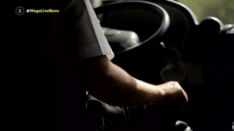 Καλαμάτα: &quot;Κάποιο παιδάκι μπορεί να έσπρωξε τον 8χρονο&quot; - Τι λέει ο οδηγός του λεωφορείου που πάτησε το πόδι του μικρού