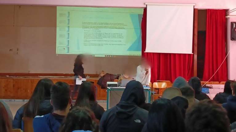 Σάλος στο Ίλιον: ΕΔΕ του υπουργείου Παιδείας για εκδήλωση σχολείου με μέλη του Ρουβίκωνα - Διαψεύδει ο Διευθυντής