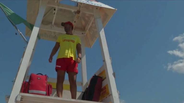 Χαλκιδική: Ναυαγοσώστης έσωσε ηλικιωμένη από πνιγμό - &quot;Η γυναίκα ξύπνησε από το μηδέν&quot; [Εικόνες]