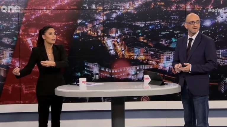 Το απρόοπτο με την Αφροδίτη Λατινοπούλου στην εκπομπή &quot;Εδώ&quot; - Η λέξη που ακούστηκε on air και προκάλεσε αμηχανία [βίντεο]