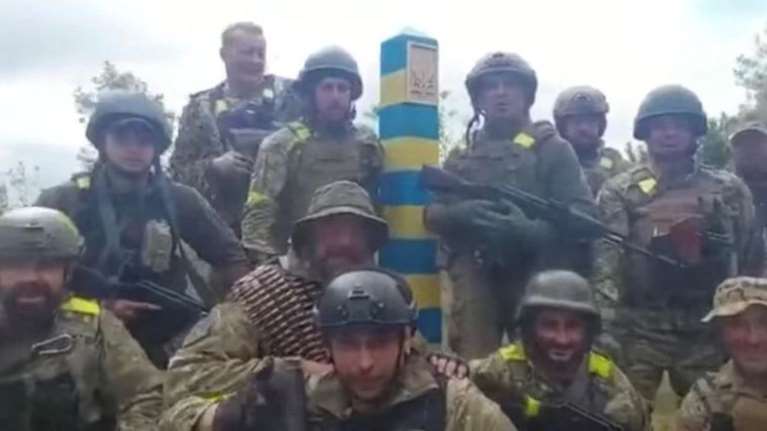 Απίστευτο: Οι Ουκρανοί στο Χάρκοβο απώθησαν τους Ρώσους μέχρι τα σύνορα και έστειλαν βίντεο στον Ζελένσκι- "Πρόεδρε, εδώ είμαστε"