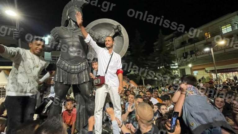 Survivor: Λαοθάλασσα στα Φάρσαλα για τον Γιώργο Κατσαούνη - Υποδοχή ήρωα... στον &quot;Τσακατσούκα&quot; [εικόνες]