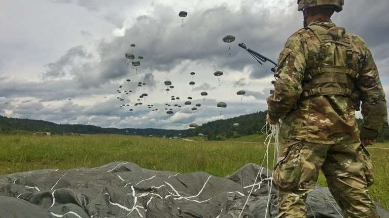 Σοβαρό επεισόδιο με υπαξιωματικό στη Β’ Μοίρα Αλεξιπτωτιστών: Άνοιξε πυρ σε κατάσταση αμόκ