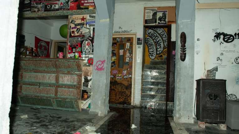 Λάρισα: Έτσι είχαν μετατρέψει οι καταληψίες το εσωτερικό του κτιρίου στην "κατάληψη Ντουγρού" [Εικόνες, βίντεο]