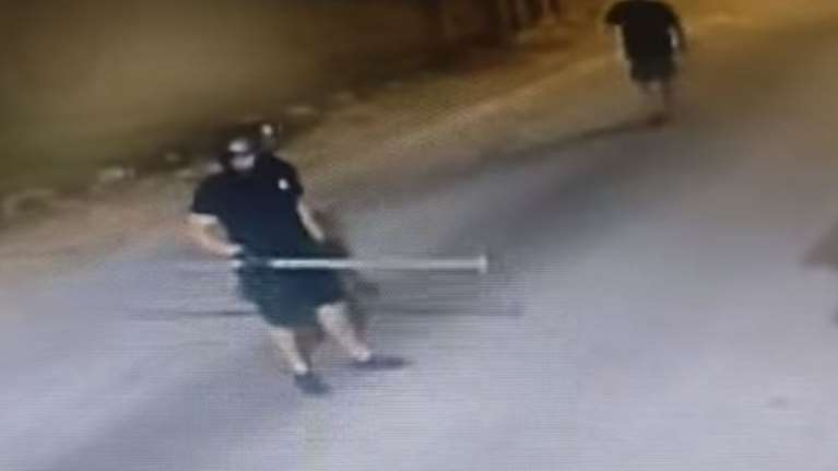 Νέα Φιλαδέλφεια: Ρόπαλα και στειλιάρι βρέθηκαν στο σπίτι του Έλληνα οπαδού - Κατασχέθηκαν τα οχήματά του και ηλ. συσκευές