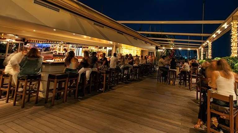 Κλείνει μετά από 35 χρόνια το Skipper's, το θρυλικό μπαρ στη Μαρίνα Αλίμου - Ο λόγος του "λουκέτου"