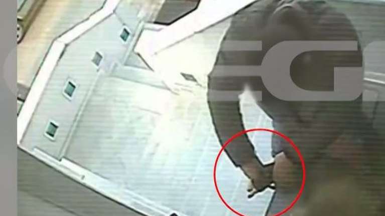 Θεσσαλονίκη - Σοκαριστικό ντοκουμέντο: Καρέ-καρέ η απαγωγή 44χρονης λογίστριας έξω από την εταιρεία που δουλεύει