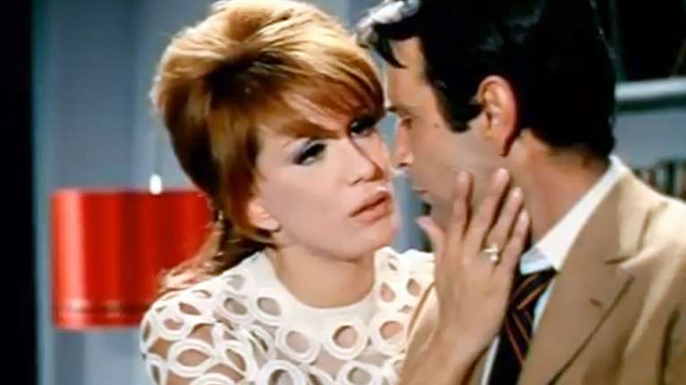 Retro story: Πώς η Χρονοπούλου, για τα γυρίσματα ταινίας, πήγε σε άσχετη κηδεία και άρχισε... το κλάμα